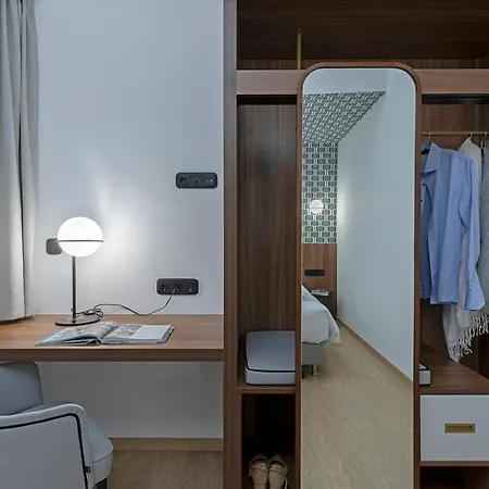 Aparthotel Acro Urban 4*
